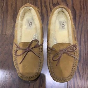 UGG DAKOTA SLIPPERS MOCCASINS